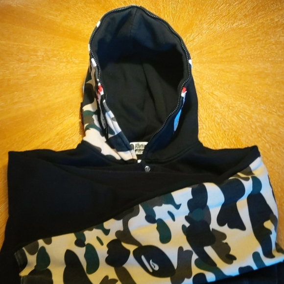 A Bathing Ape hoodie - Picture 3 of 4